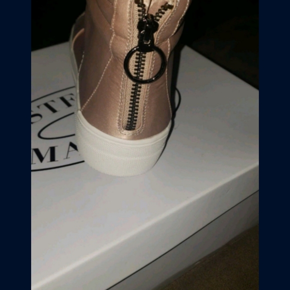Brand New Steve Madden Sneakers - Picture 2 of 2